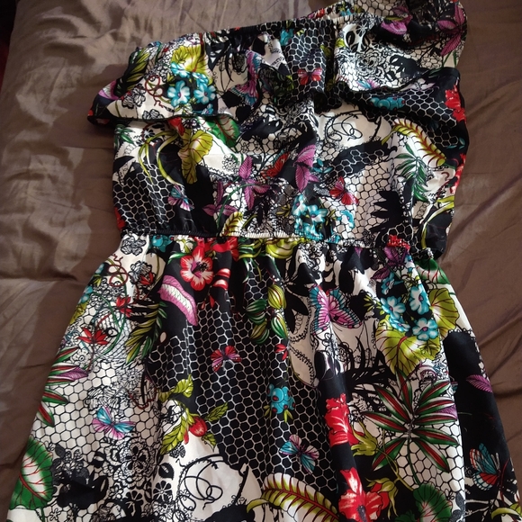 Rocking Crown Printed One Sleeve Ruffle Mini - Picture 6 of 8